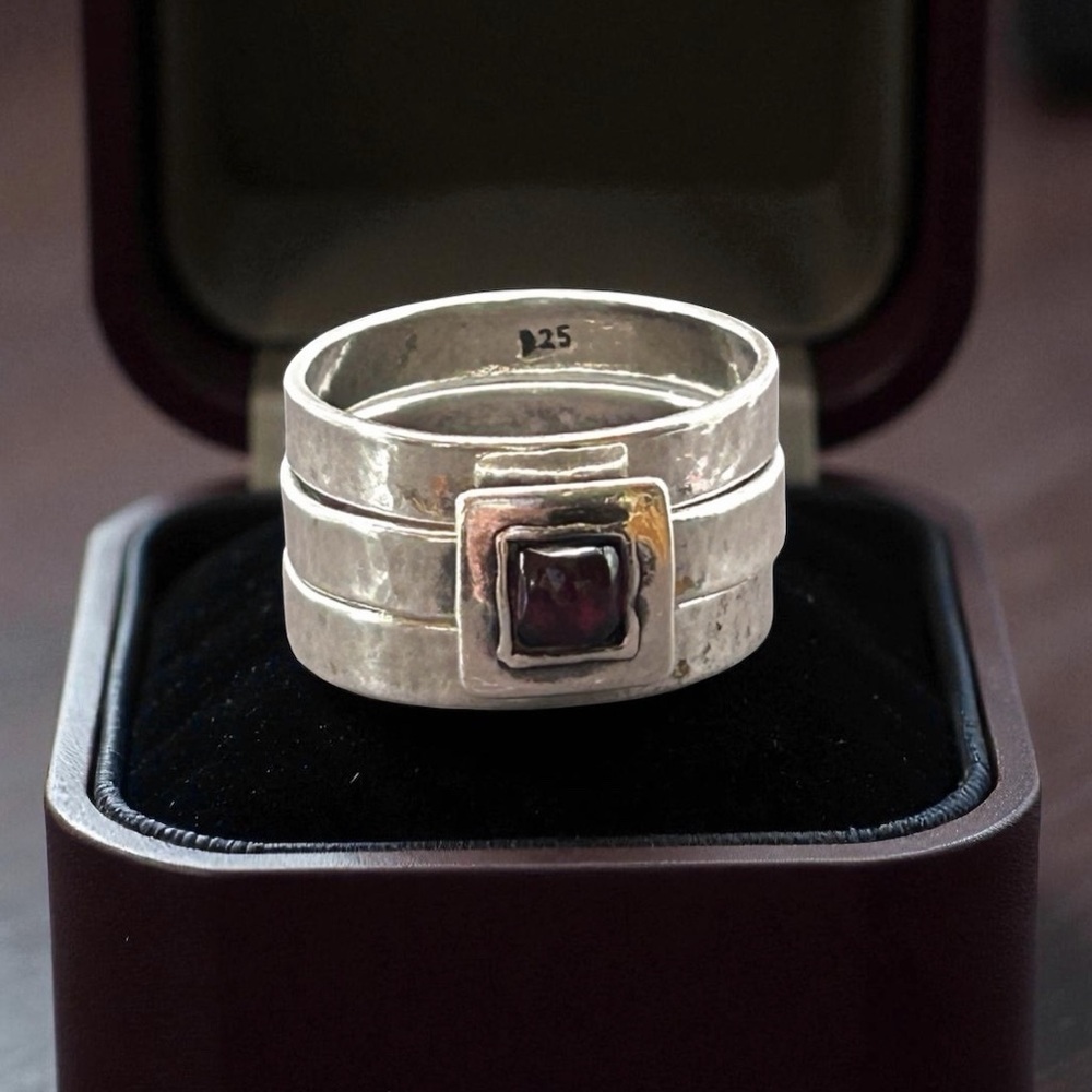 Vintage Silpada 925 Sterling Silver Garnet Stacking Rings Size 7.5 R0949